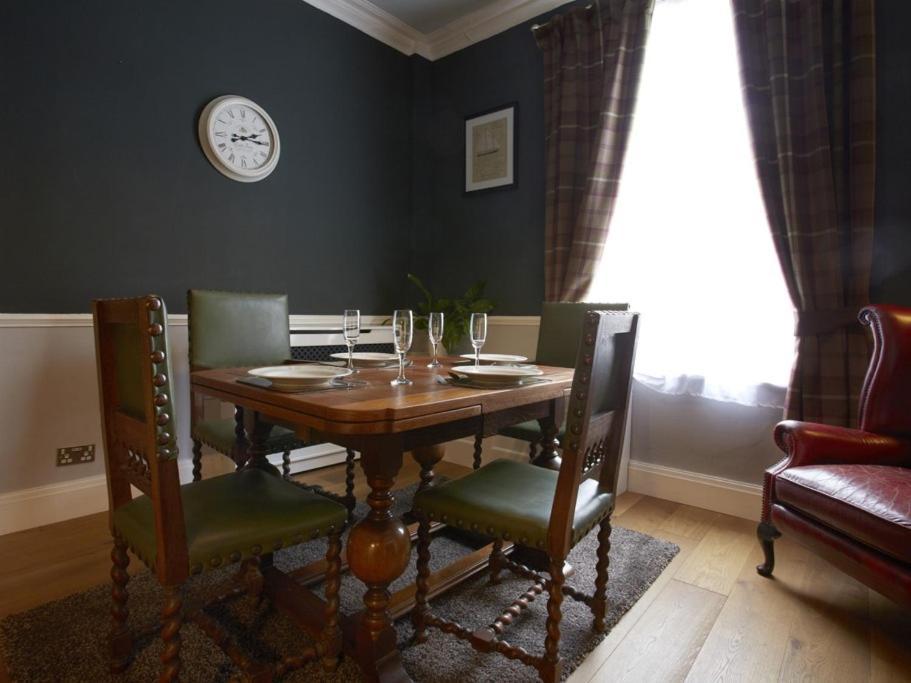 27 George Street Villa - York — Photos 3